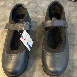 DREW. WOMEN SHOE SIZE7 1/2 NEW NEVER WORN